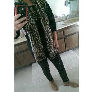 Leopard pattern scarf